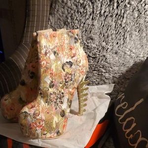 Show Story Funky Boots